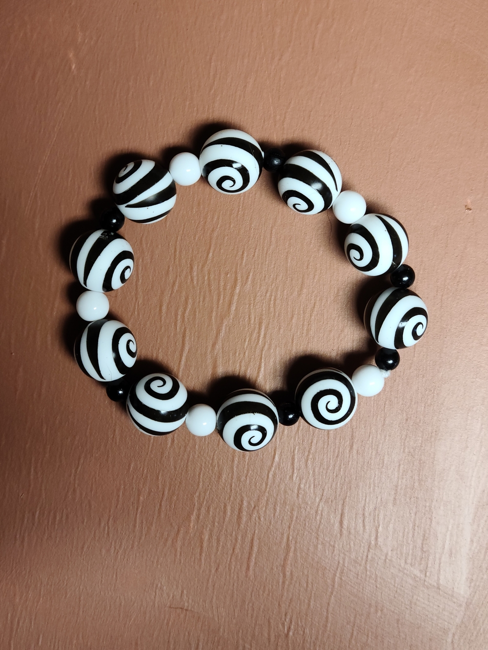 Black & White Swirl Beaded Stretch Bracelet - Unbranded